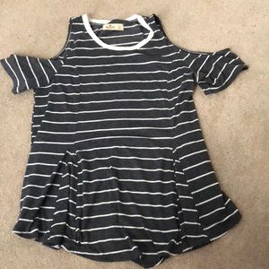 Hollister Cold Shoulder Short Sleeve Tshirt